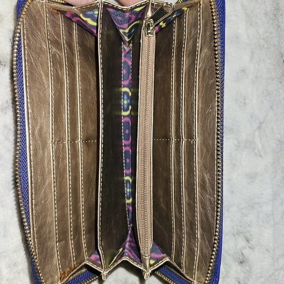 Royal Blue Anne Klein Bifold Zippered Wallet with Gold Hardware and Lock pull. - Picture 5 of 6